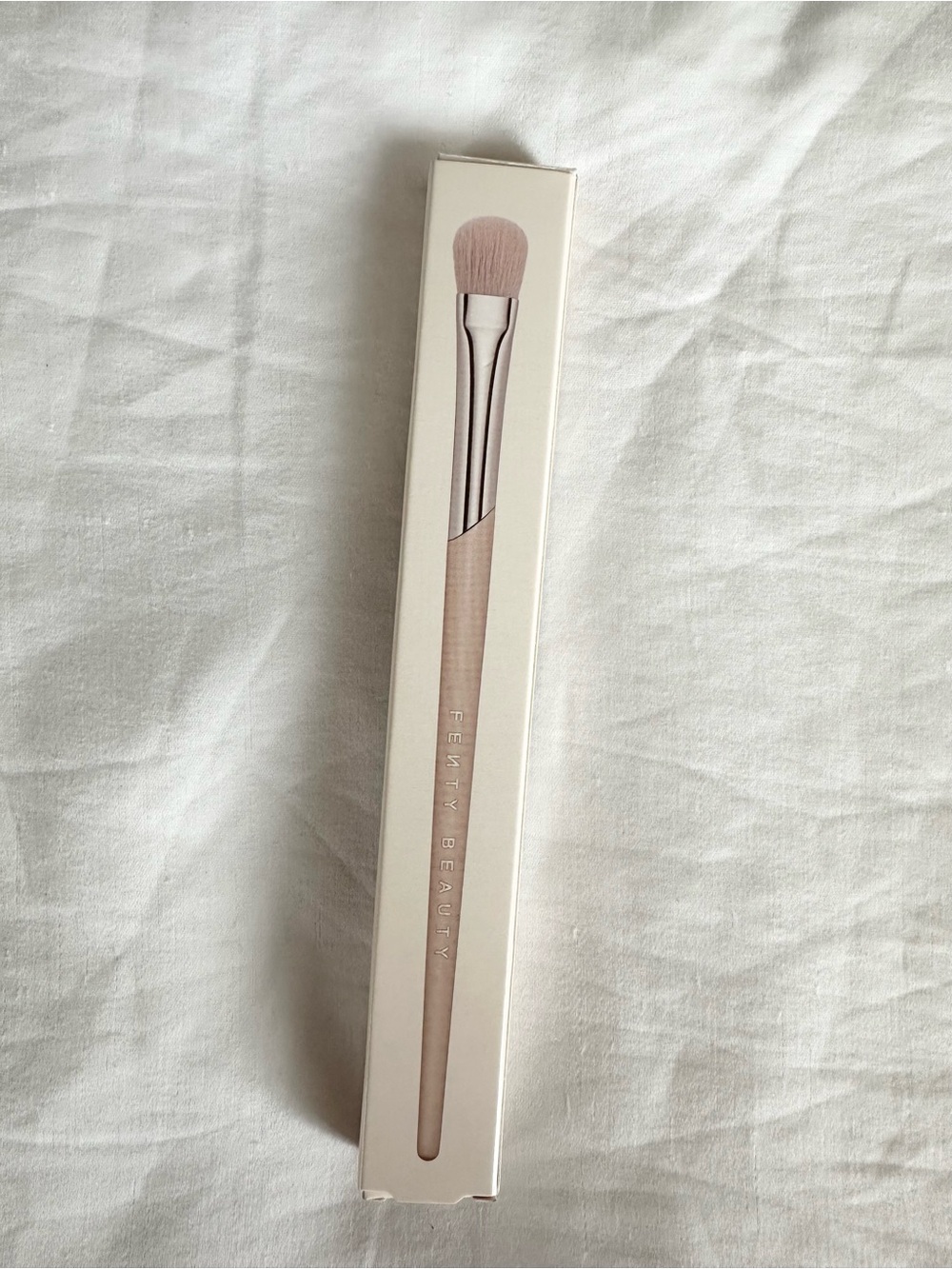 🆕 Fenty Beauty Eyeshadow Brush 240